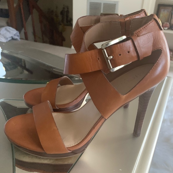 ❌❌❌SOLD❌❌❌ Michael Kors Sandals Size 8 1/2 - Picture 2 of 8